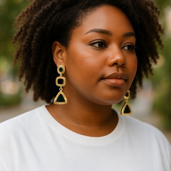 Elegant Gold Tone and Black Geometric Earrings - Picture 1 of 3